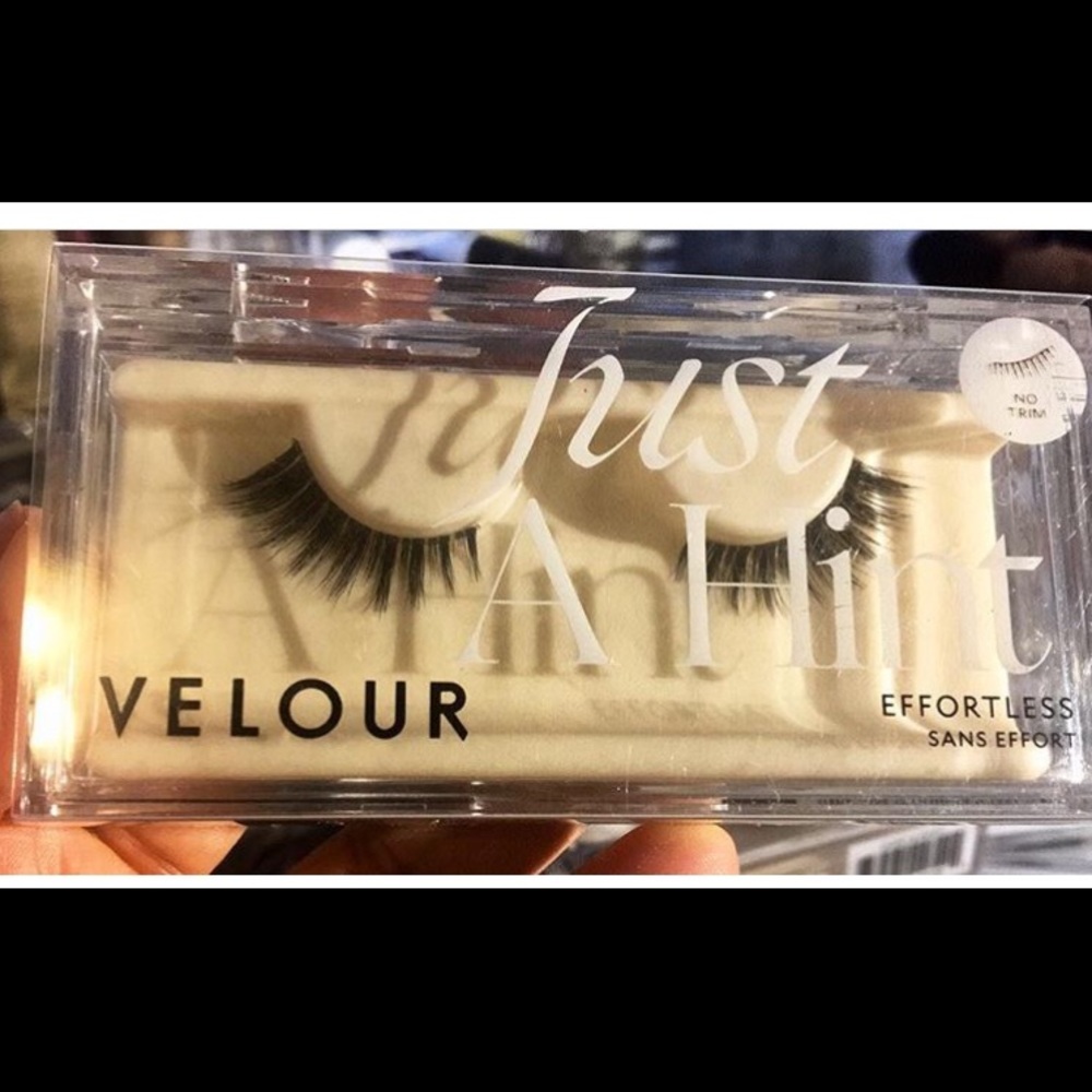 False silk eyelashes (Just a hint)
